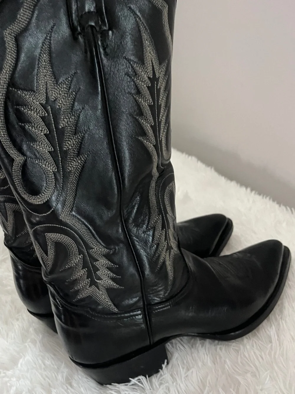 Tony Lama Style 2916 Black White Embroidered Cowboy Boots Pointed Toes Size 8.5